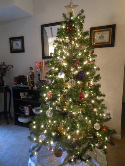 Our brand new decorated 6ft tree :)